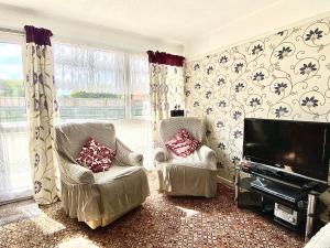 Quiet and Comfy 2- bedroom Holiday Chalet, walk to the beach, Norfolk