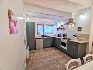 Appartements LA FERMETTE - Wifi - Parking - Netflix - Disney+ : photos des chambres