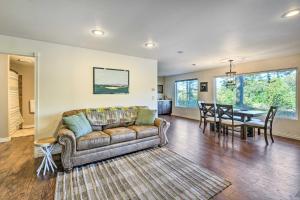 Dreamy Riverside Cabin with Fireplace and Grill