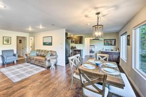 Dreamy Riverside Cabin with Fireplace and Grill