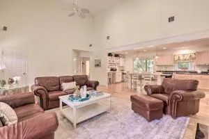 Classy Getaway with Deck and Yard Less Than 1 Mi to Beach - Mattituck