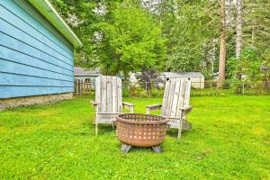 Cozy and Walkable Delmar Getaway with Fire Pit!