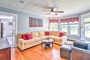 Cozy and Walkable Delmar Getaway with Fire Pit!