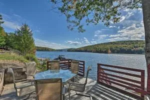 Inviting Lakefront Home Seasonal Boat Dock! - Aurora