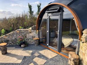 Hilltop Hideaway - Secluded pod with private hot tub