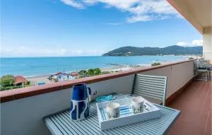 Beach Front Apartment - Luni