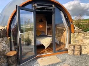 Hilltop Hideaway - Secluded pod with private hot tub