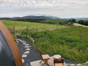 Hilltop Hideaway - Secluded pod with private hot tub