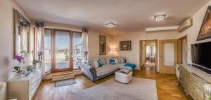 Budapest Top Apartment with Private 90 sqm Rooftop, Free Parking and Air Condition