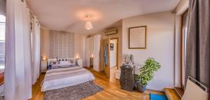 Budapest Top Apartment with Private 90 sqm Rooftop, Free Parking and Air Condition