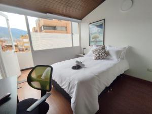 HABITACION 8 AMPLIA baño y balcón privado UNICENTRO