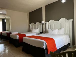 HOTEL LOS ROBLES