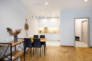 Riverside Design Apartment with underground private parking