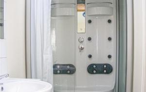 Maisons de vacances Lovely Home In Nanclars With Kitchen : photos des chambres