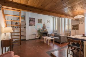 Warm nest in the old building of Piazza Navona