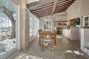 LOlivette - Mas Provencal, Panoramic View & Pool