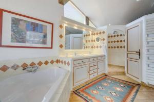Villas L'Olivette - Mas Provencal, Panoramic View & Pool : photos des chambres
