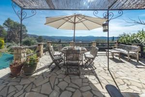 Villas L'Olivette - Mas Provencal, Panoramic View & Pool : photos des chambres