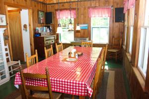 Cottage on Geneva Point