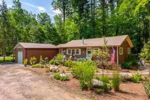 Captivating Patrician Shores Cottage - Center Harbor