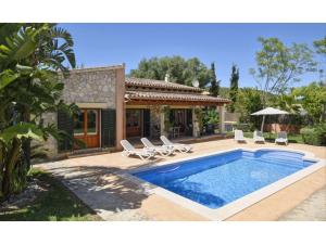 Villa with private pool near the sea