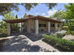 Villa with private pool near the sea