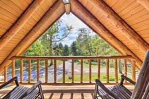 Peaceful Creekside North Studio with Fire Pit