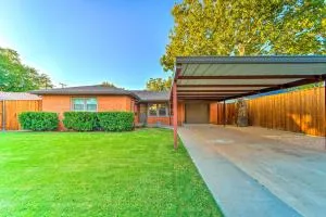 Accessible Lubbock Home with Yard Near Texas Tech! - Doud