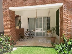 Coral Village Oasis Tropical Deluxe Condo-Walk to the Beach and Popular Attractions!!