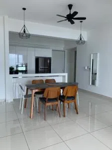 Jazz Service Suites 2 Bedroom 23-3 by Yen's Sojourn - Bagan Jermal