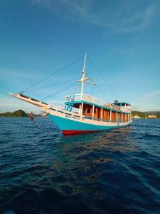 KOMODO BOAT CHARTER