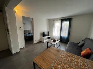 Appartements Joli T2 Climatise Nimes proche Gare et centre ville : photos des chambres