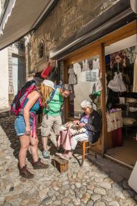 B&B / Chambres d'hotes Maison au Loup - Superbe ancien hotel particulier du XVIe siecle au coeur de la vieille ville du Puy : photos des chambres