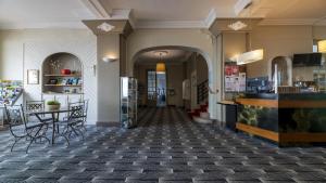 Hotels CERISE Royan - Le Grand Hotel de la Plage : photos des chambres
