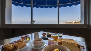 Hotels CERISE Royan - Le Grand Hotel de la Plage : photos des chambres