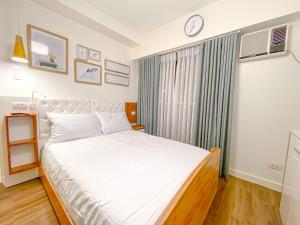 Large 1-Bedroom Condo 60sqm Makati Rockwell CBD Poblacion