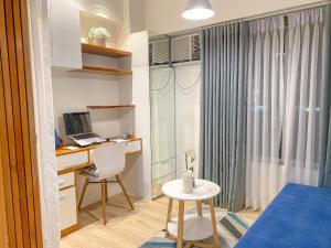 Large 1-Bedroom Condo 60sqm Makati Rockwell CBD Poblacion