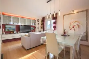 Tomisha - Pješčana Uvala 