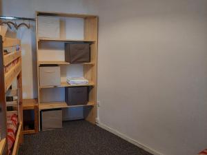 Appartement 3 pièces au pied des pistes avec balcon et coin cuisine - FR-1-557-68