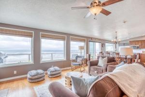 Pelicans Flight - Meredith Lodging