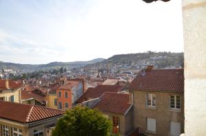 B&B / Chambres d'hotes Maison au Loup - Superbe ancien hotel particulier du XVIe siecle au coeur de la vieille ville du Puy : photos des chambres