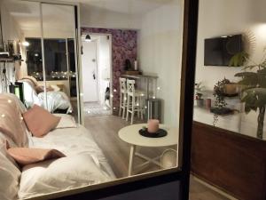 Appartements Studio avec Terrasse - Piscine - WIFI & Parking GRATUIT : photos des chambres