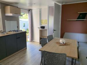 Campings Camping de l'Etang du Pays Blanc : Mobile Home (8 Adultes)