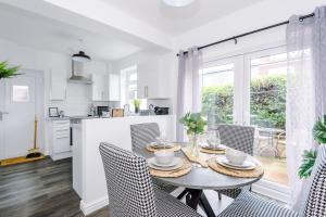 Welcoming 3 bed home, 10 mins from Chester races and zoo