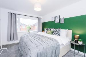 Welcoming 3 bed home, 10 mins from Chester races and zoo
