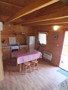 Campings Camping, Hotel De Plein Air Les Cariamas : photos des chambres