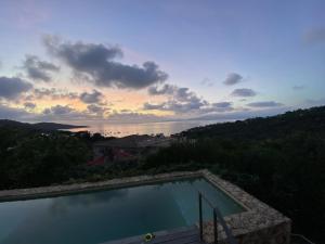 Villas Magnifique villa vue mer avec piscine : photos des chambres