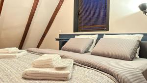 Heart of Tirana Cozy Loft with Fireplace