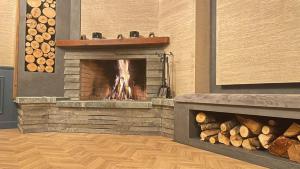 Heart of Tirana Cozy Loft with Fireplace
