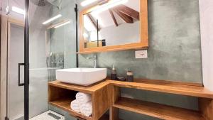 Heart of Tirana Cozy Loft with Fireplace